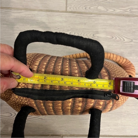 Quirky Vintage  1996 Accoutrements Armadillo Handbag! #1 - Picture 12 of 13